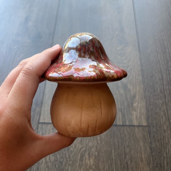 Ceramic frogs and mushroom - Picture 4 of 9